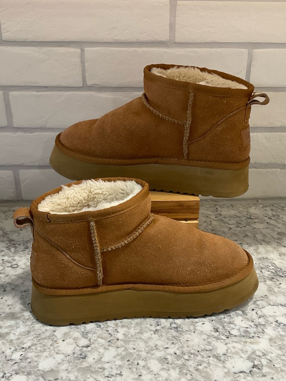 Women’s UGG Ultra Mini Platform Booties in Chestnut Brown Size 9